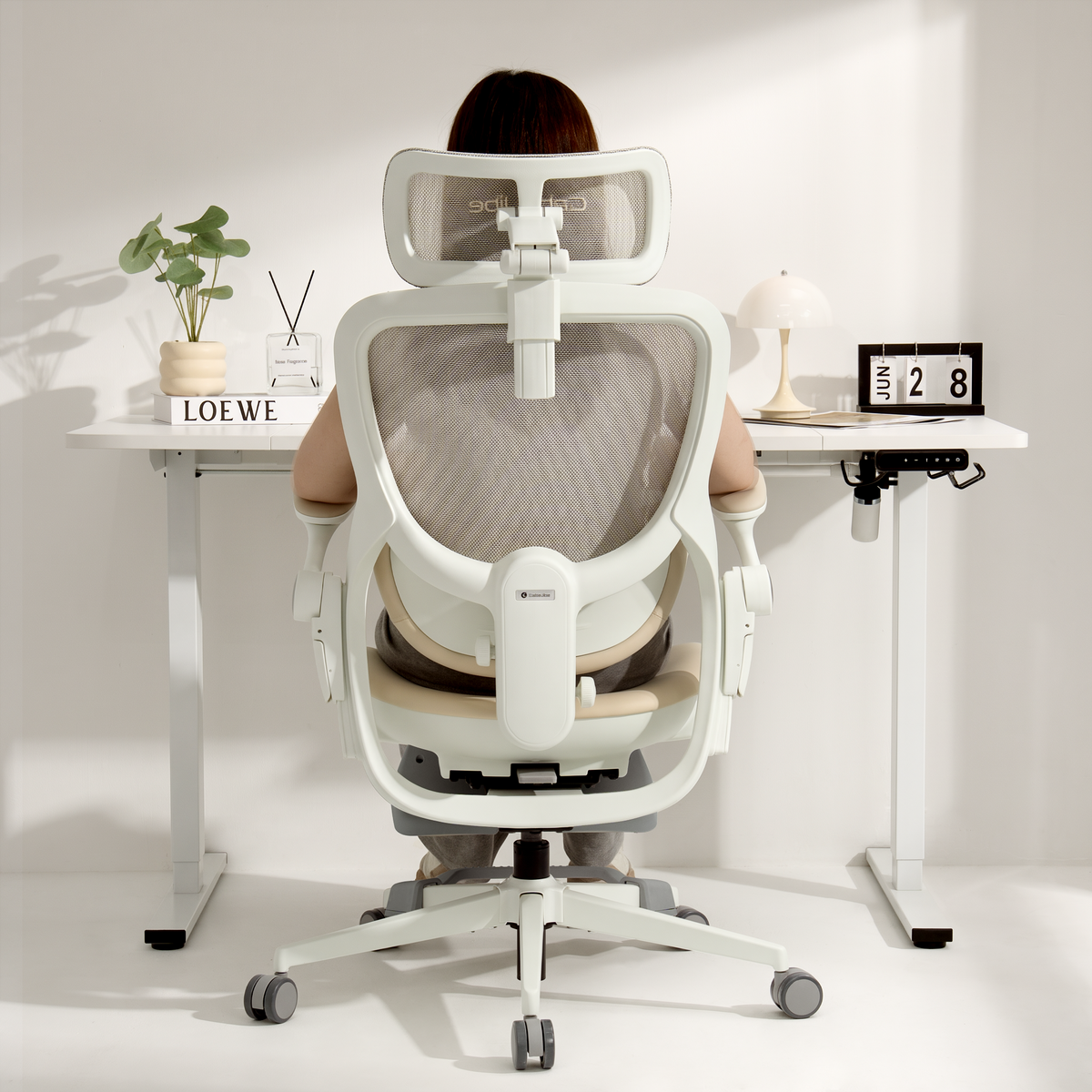CabeVibe CabLady S2 Petite ergonomic office chair with breathable mesh back and lumbar support in home office #color_cream